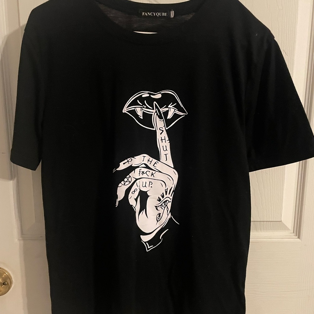 FANCIQUE Black Graphic STFU women’s Tee